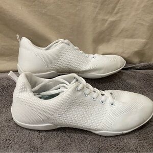 White cheer shoes size 8  Cadidl